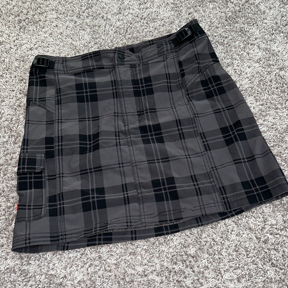 Louis Garneau medium women’s‎ black gray plaid skirt athletic adjustable pocket - Picture 1 of 10